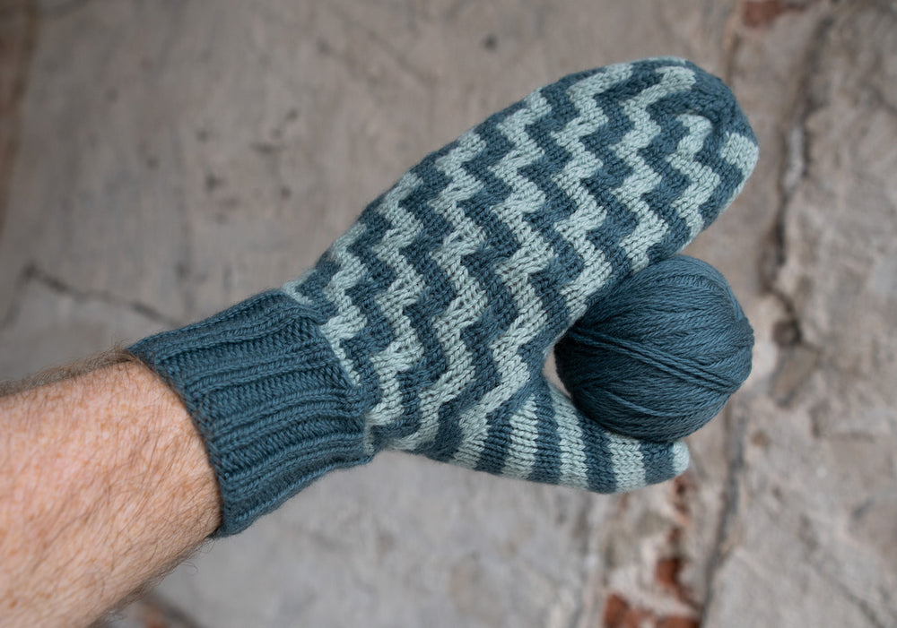 Contrast Blast Mittens