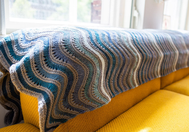 PAINTING WAVES BLANKET