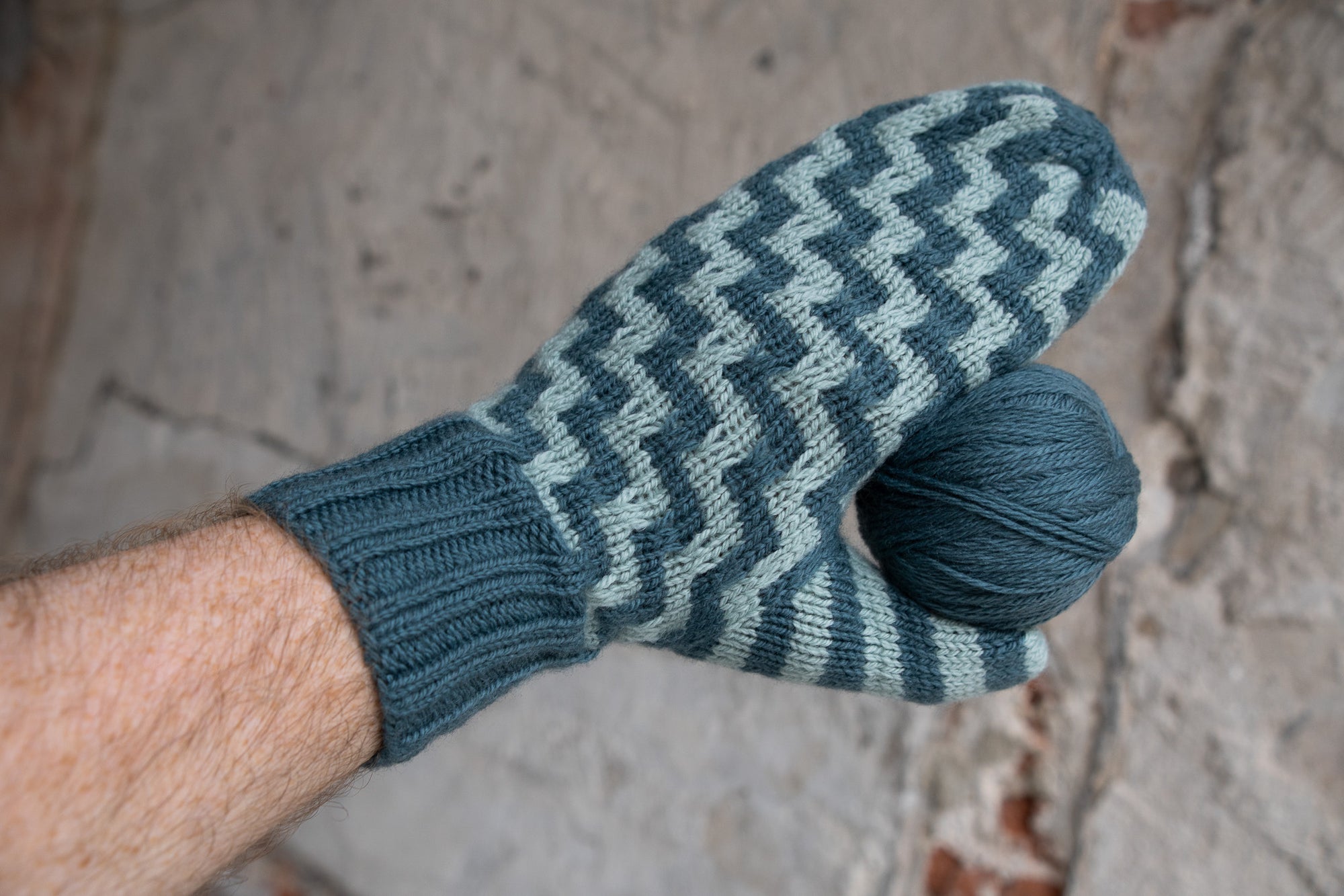 Contrast Blast Mittens