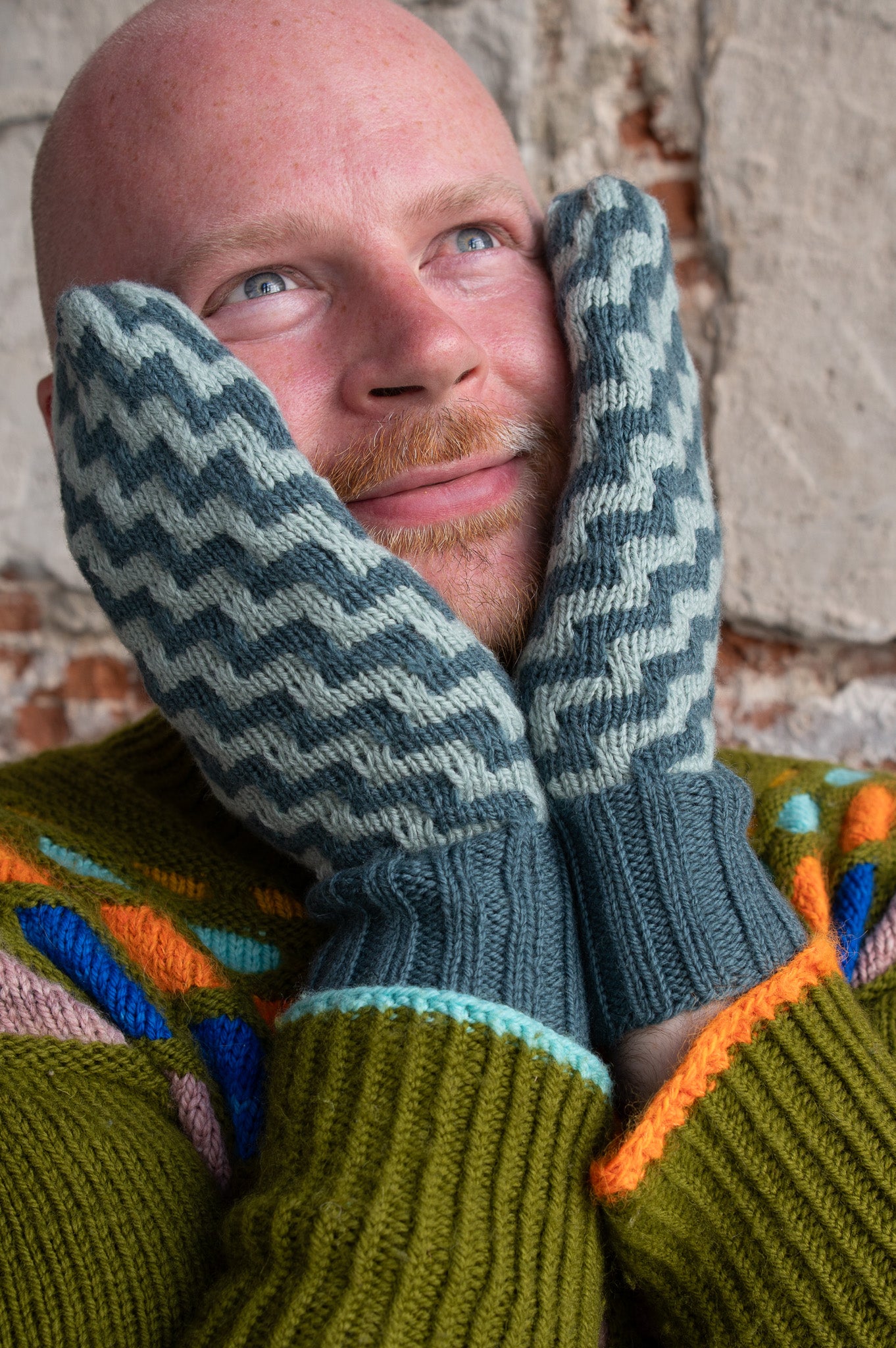 Contrast Blast Mittens