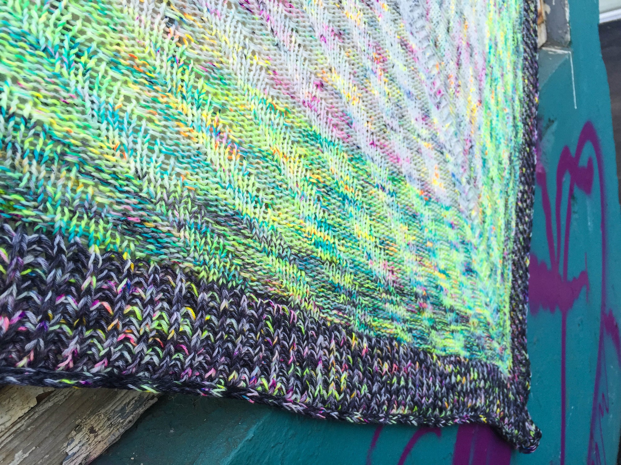 Marled Fade Triangle