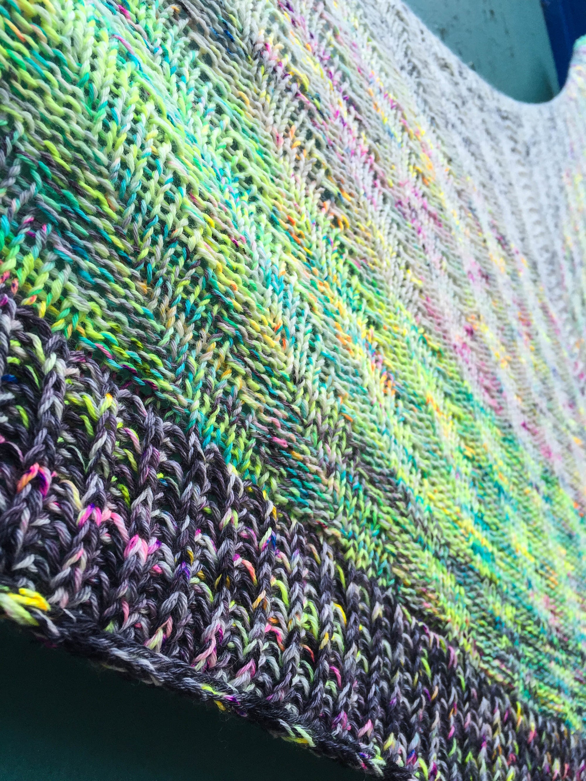 Marled Fade Triangle