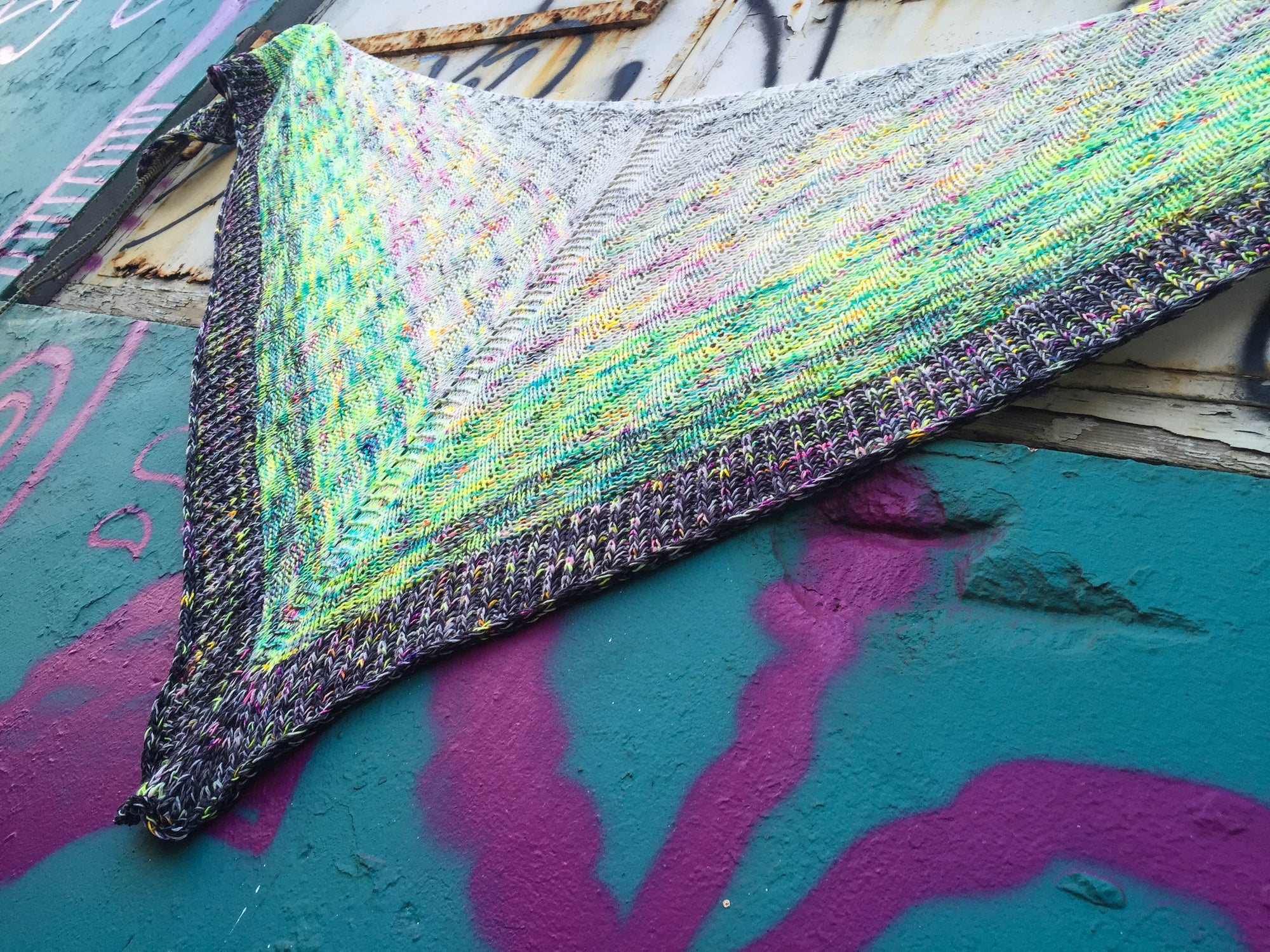 Marled Fade Triangle