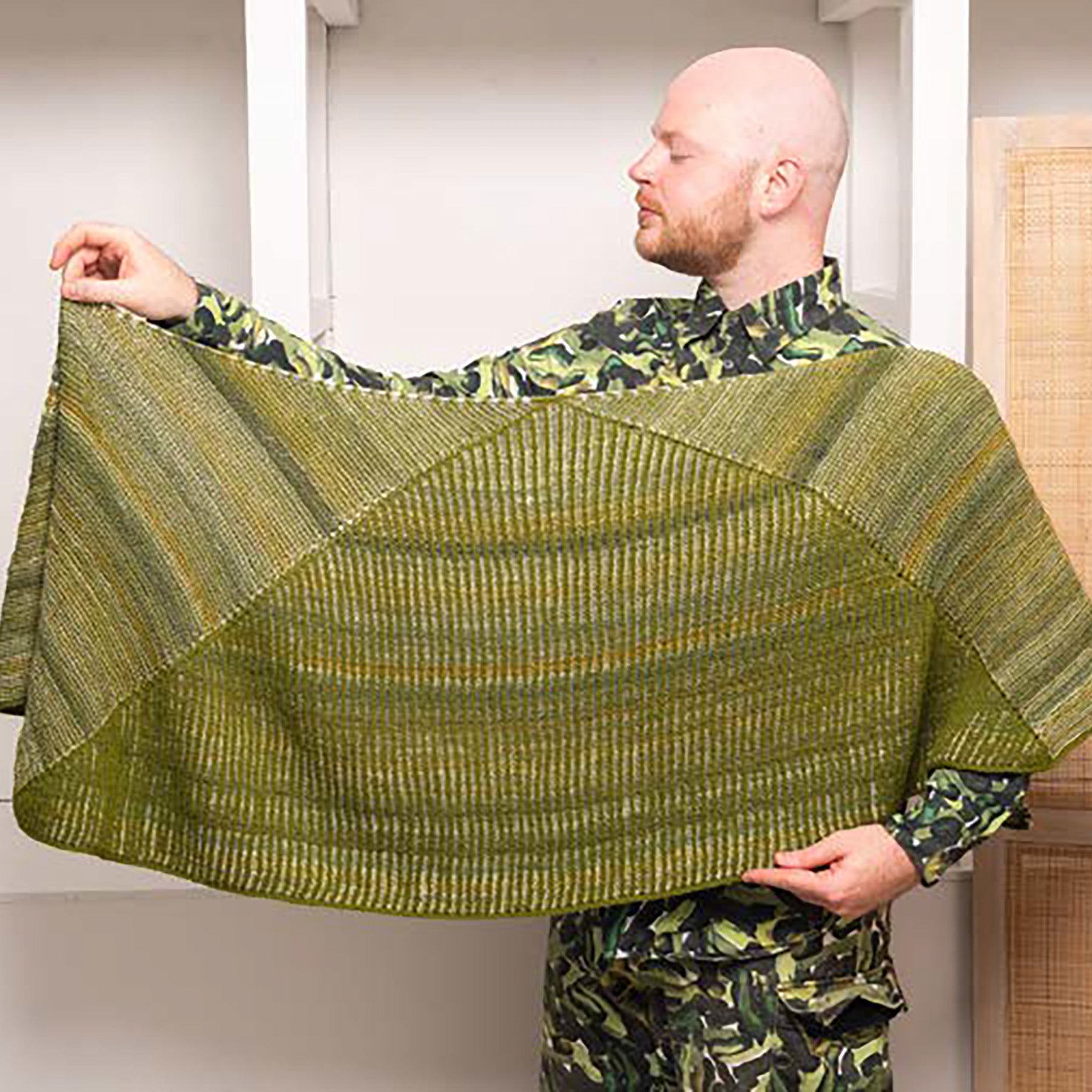 Briogarter Split Shawl
